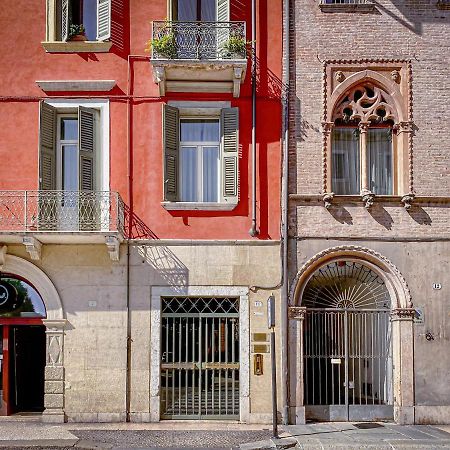 Готель Tra Piazza Erbe E Piazza Bra Raffinata Maison Верона Екстер'єр фото
