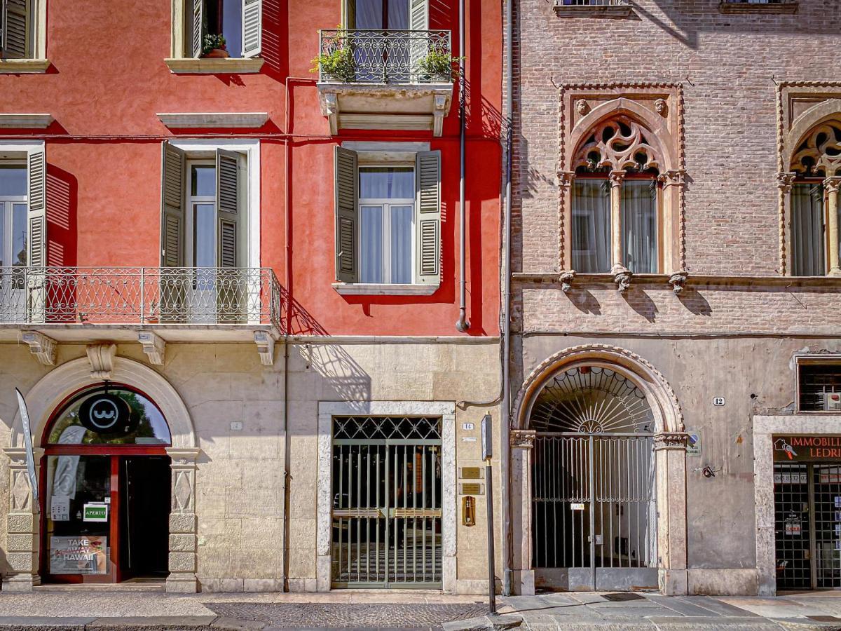 Готель Tra Piazza Erbe E Piazza Bra Raffinata Maison Верона Екстер'єр фото